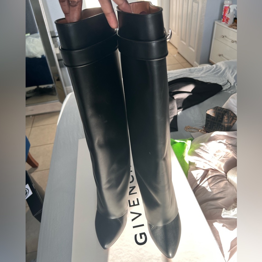 Original Givenchy shark boots size 39